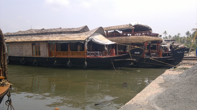 So in etwa sehen die meisten Hausboote in den Back Waters aus