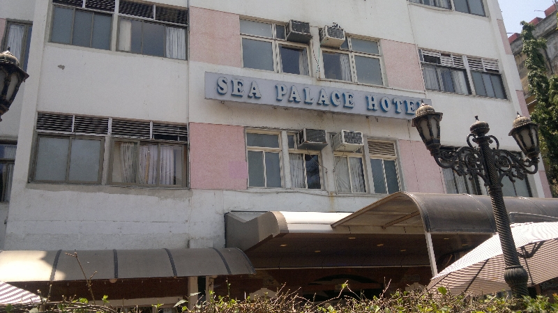 Dieses Hotel war mit super Bewertungen im Internet, aber die Wirklichkeit sieht anders aus. Zum Glück haben wir nicht gebucht