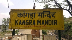 Stationsschild der Kangra Valley Bahn