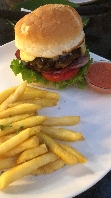 Burger im Namaste Café