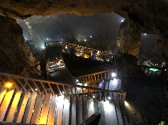 Treppe hinab zur großen Kammer