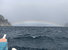 Schlechtes Wetter und Regenbogen 