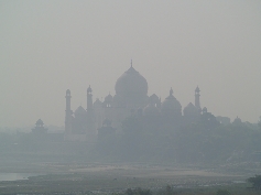 Blick vom Agra Fort auf das Taj Mahal